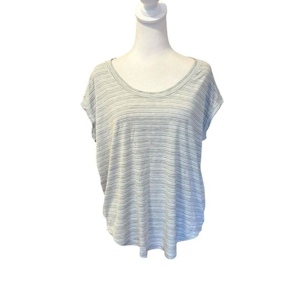 Athleta Cloudlight Stratus Breezy Striped Tee Womens Size Medium Petite - Picture 1 of 10
